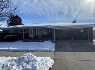 8090 Lillian St, Center Line, MI 48015