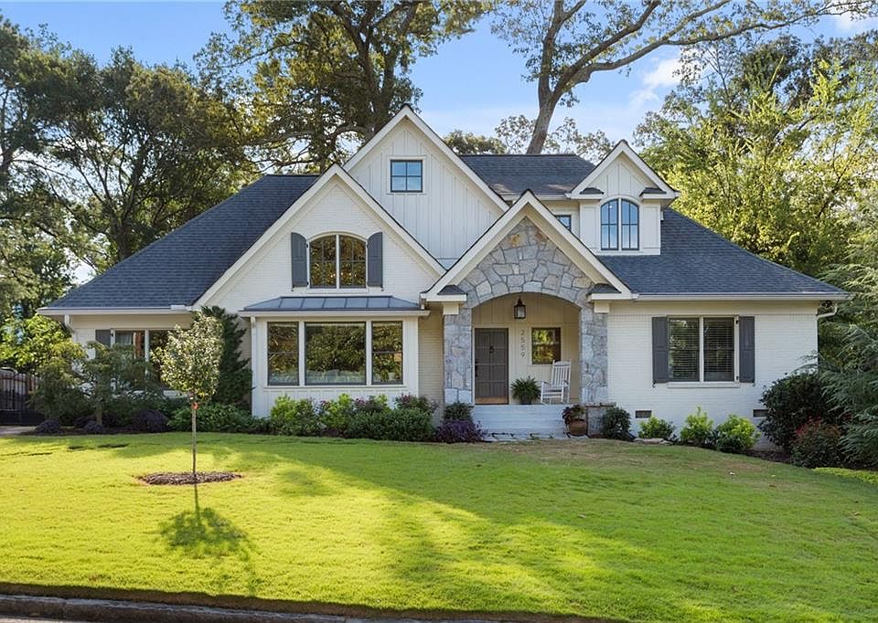 1st image of 2559 Sharondale Dr NE