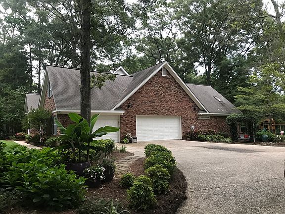 Attached 3 car garage