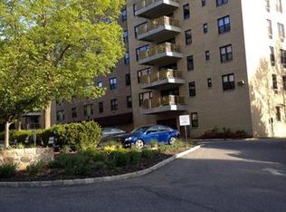 35 Stewart Pl APT 702, Mount Kisco, NY 10549