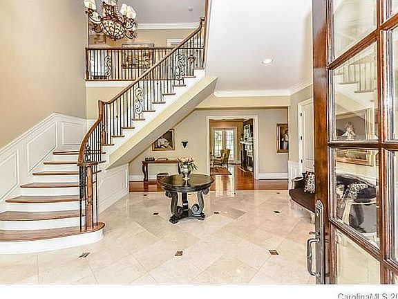 3rd image of 4825 Parview Dr