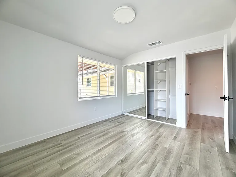 985 Medford Rd — Photo 14