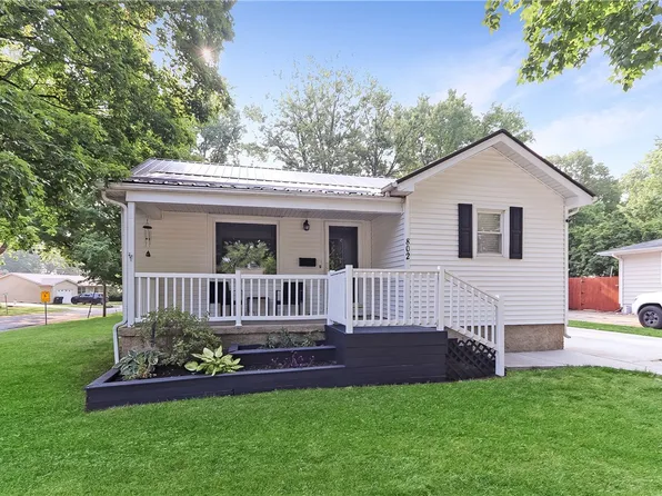 802 Sunset Dr, Sullivan, IL 61951