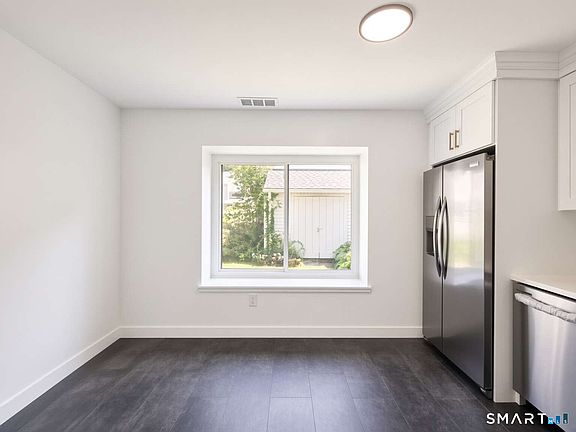 5th image of 127 Farmington Chase Crescent #127
