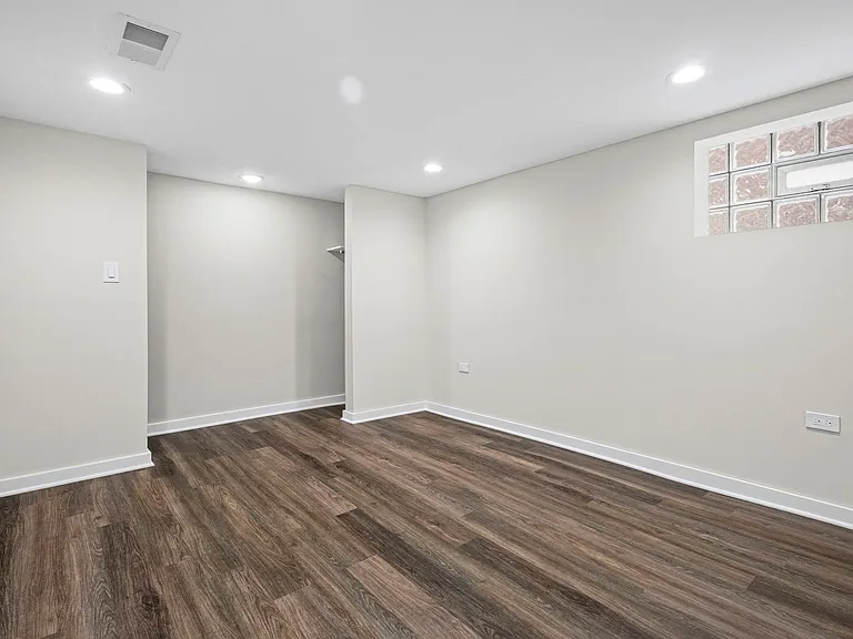 1723 W 75th Pl — Photo 20