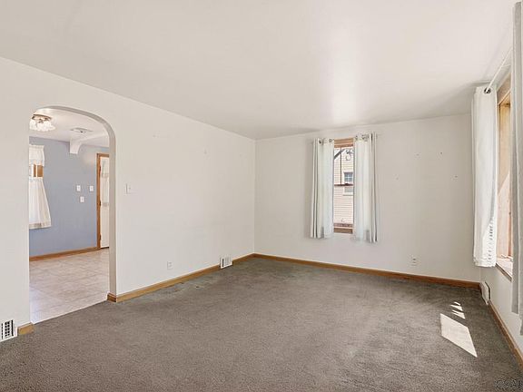 4th image of 806 Freedom Ave