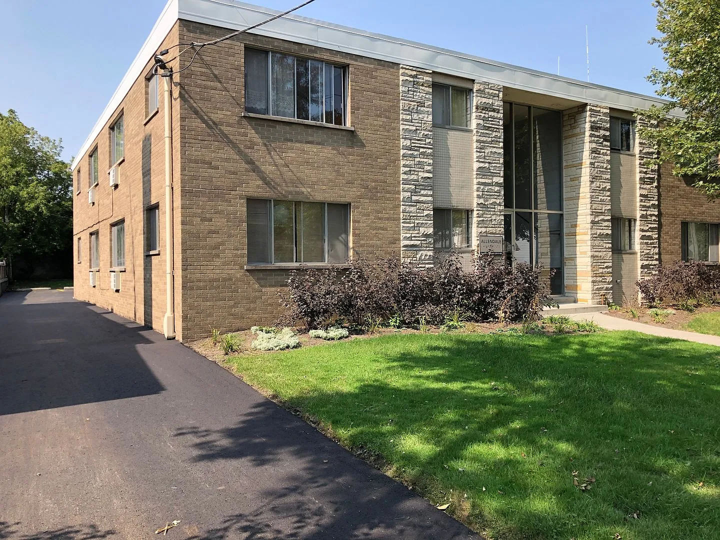 Allendale Apartments — Photo 1