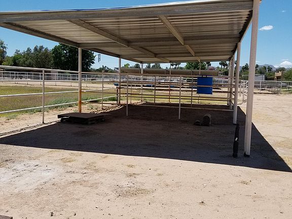 2 horse corrals and storage for Hey that is covered