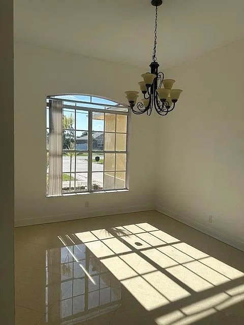 4 bed, 2.0 bath, 2350 sqft, $2,800 — Photo 3