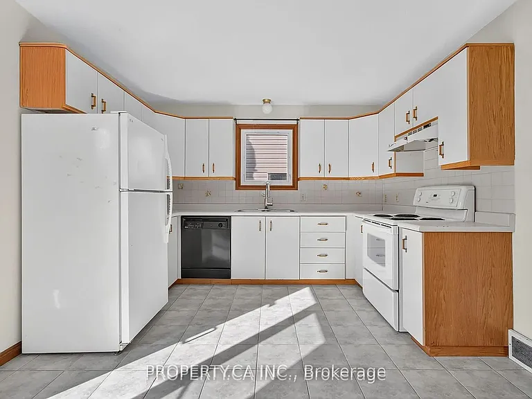 194 Merritt Ave — Photo 3