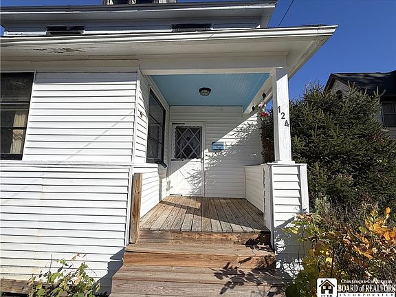 2nd image of 124 N 9th St
