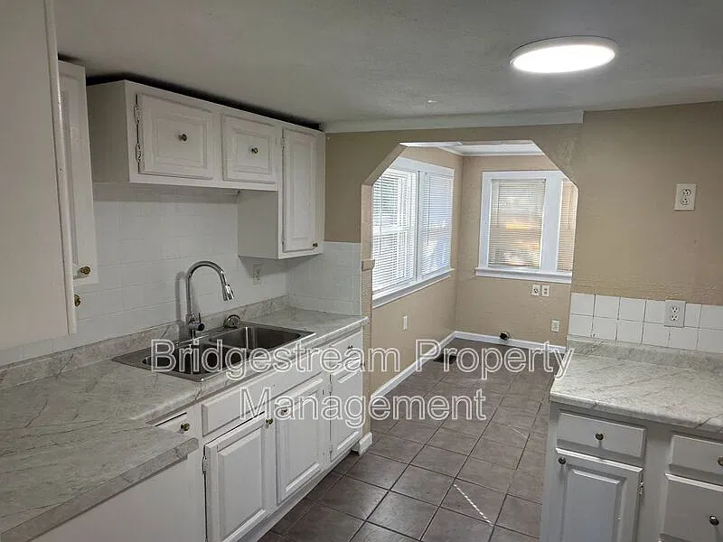 3 bed, 1.5 bath, 944 sqft, $1,350 — Photo 2