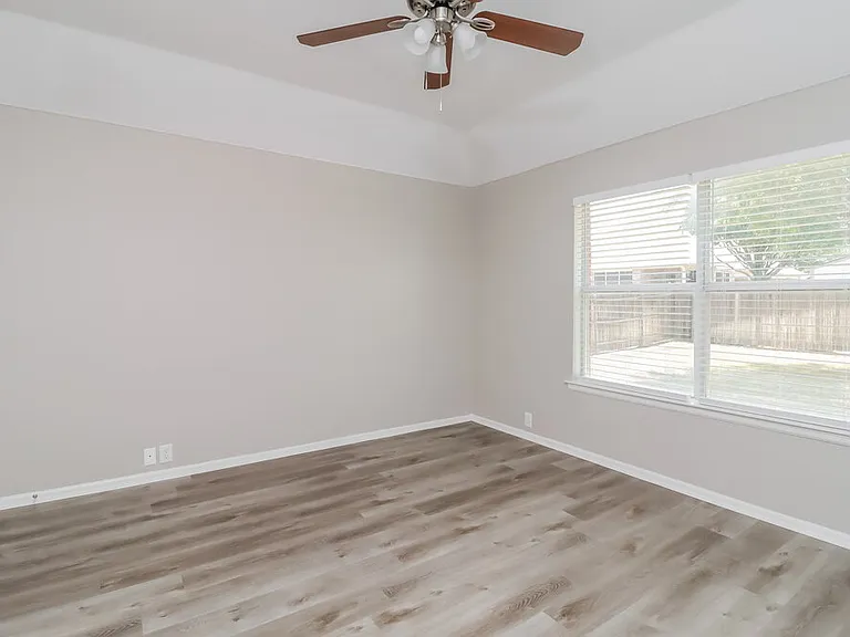 718 Reindeer Dr — Photo 10