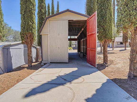 5th image of 3604 Flicker Rd