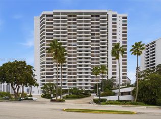 2500 Parkview Dr APT 415, Hallandale, FL 33009