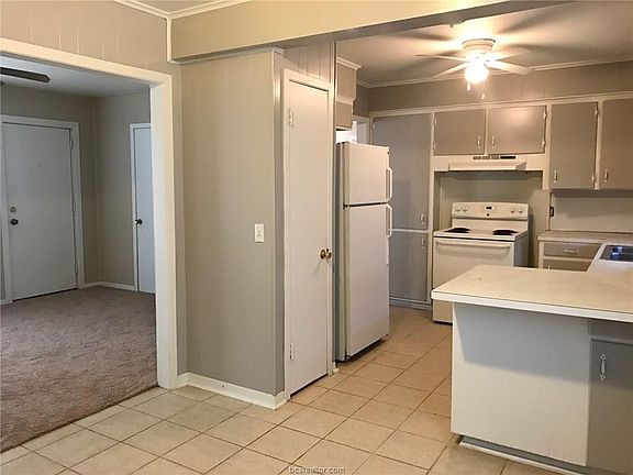 4th image of 511 N Echols St