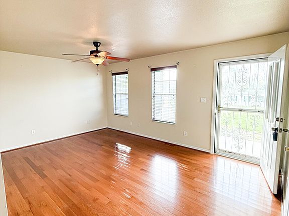 3rd image of 106 Squaw Ln