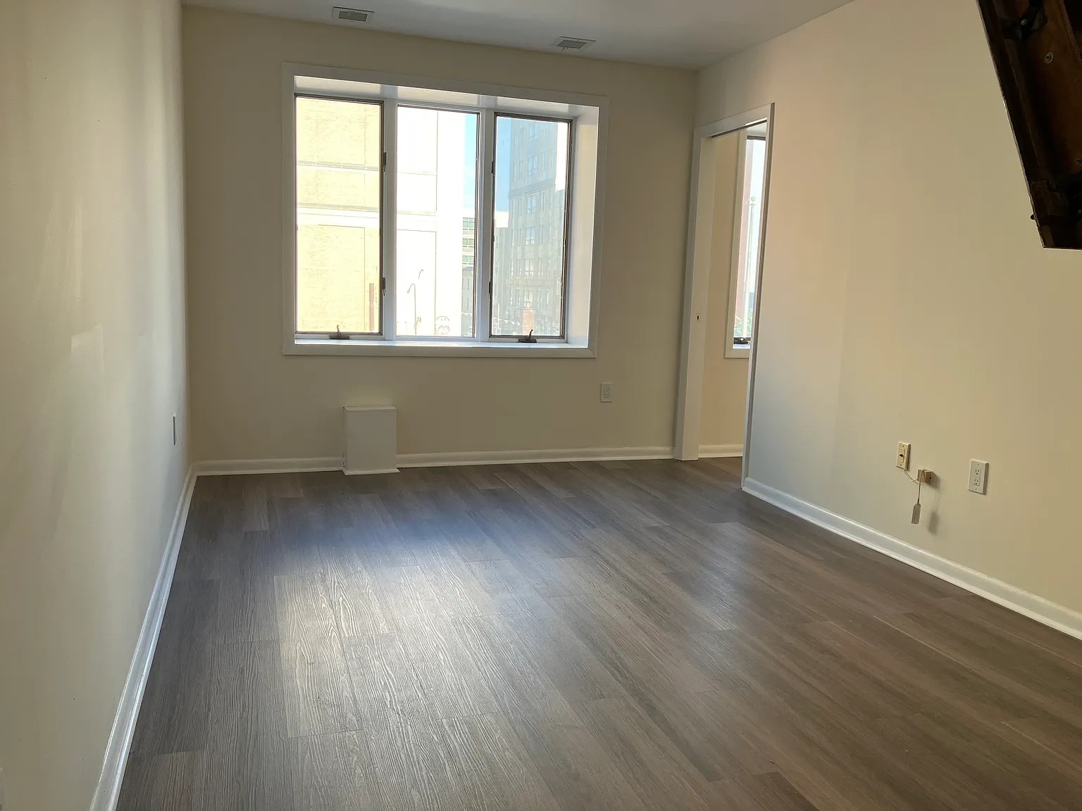 2 bed, 1000 sqft, $1,600 — Photo 4