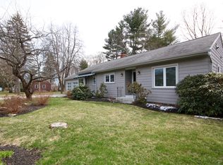 15 Hammond Rd, Falmouth, ME 04105