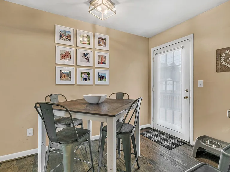 304 Wales Cir — Photo 7