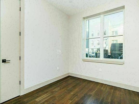 2nd image of 83 Stanhope St #1BB