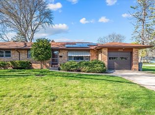 1324 Demmond St, Elgin, IL 60123