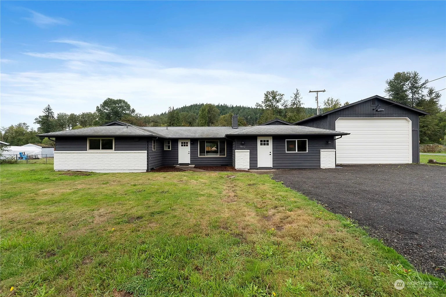 18612 Pioneer Way E photo 1