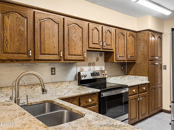 4th image of 129 Pleasant Hill Rd