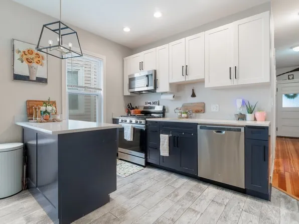 24 Buttonwood St, Dorchester, MA 02125