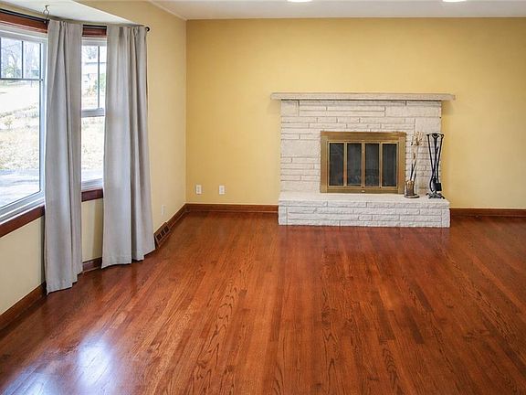 2nd image of 545 Jefferson Cir