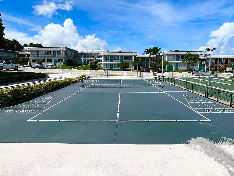 2840 Lake Osborne Dr #205 — Photo 32
