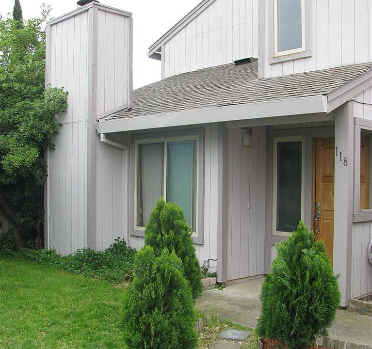 1st image of 118 NW Saginaw Cir