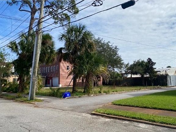 4th image of 204 Magnolia St