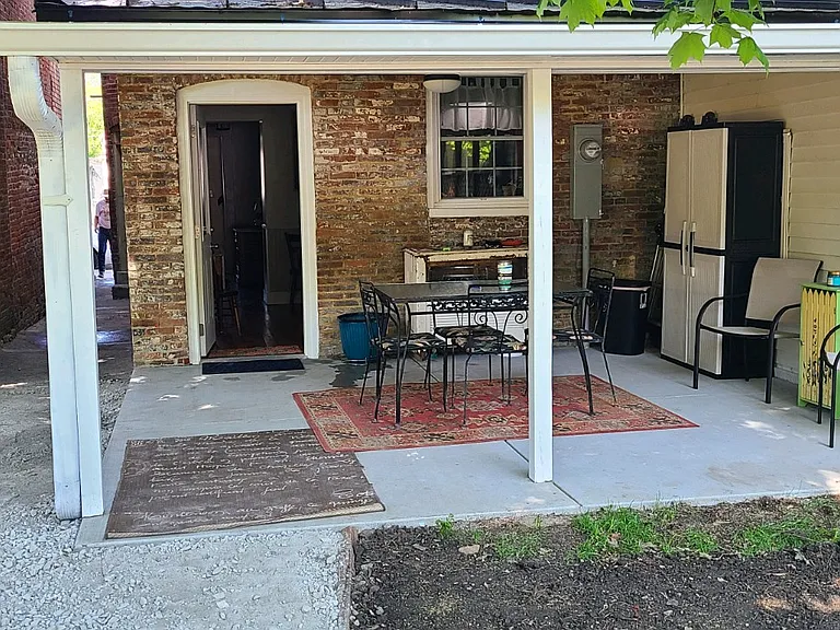 Walnut St — Photo 18
