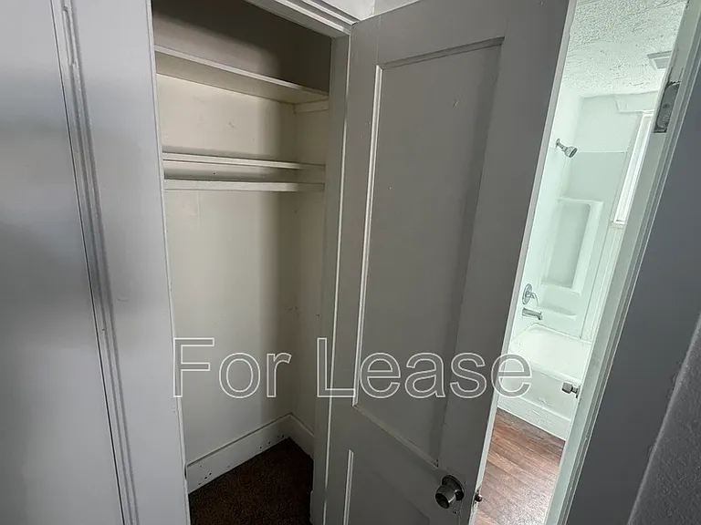 521 21st St #2 — Photo 8