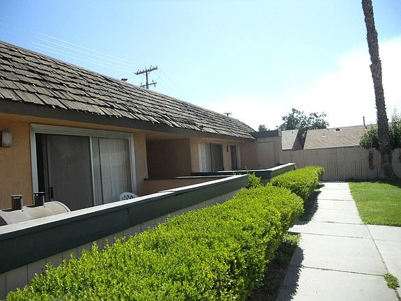 2nd image of 840 E Main St