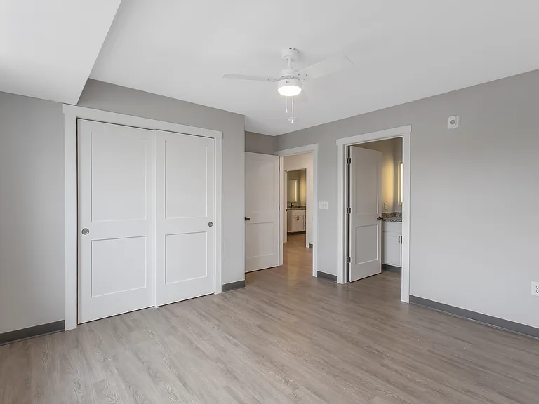 Loso Lakeside Apartments — Photo 34