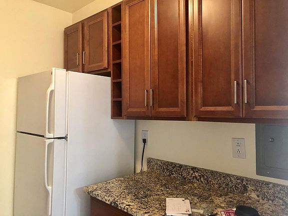 3rd image of 1931 N Cleveland St APT 511