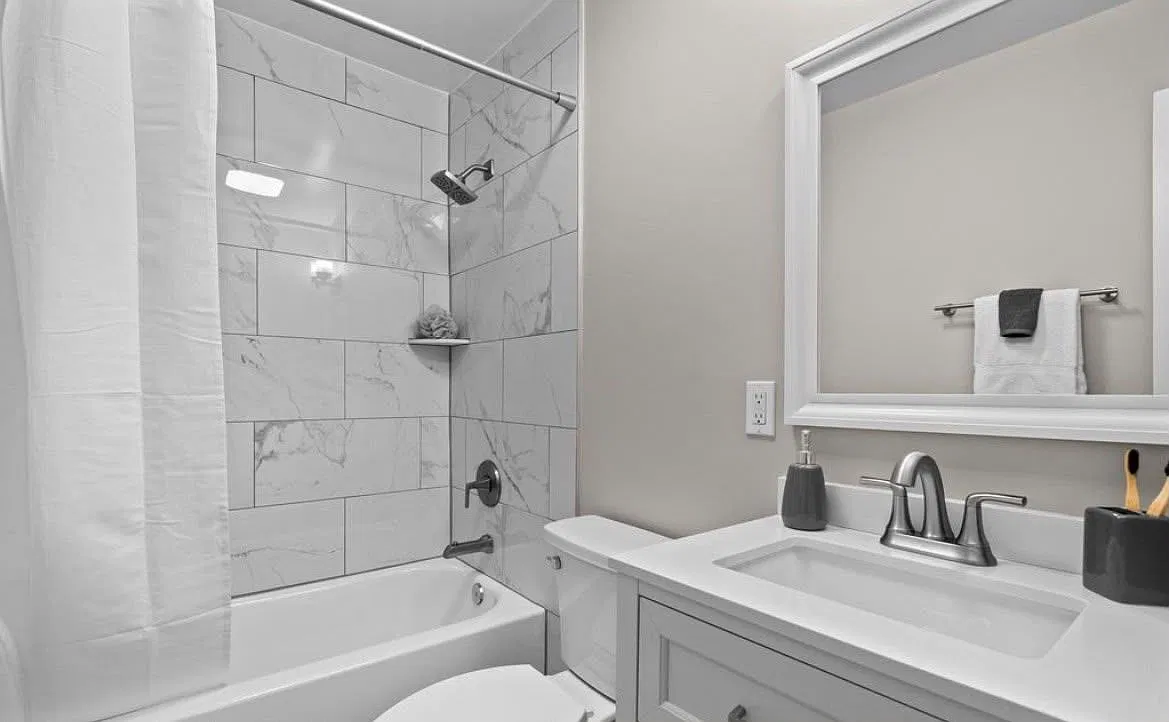 3 bed, 2.0 bath, 1410 sqft, $2,900 — Photo 3
