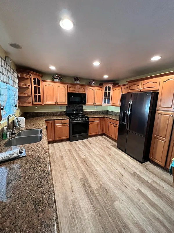 4 bed, 2.0 bath, 1750 sqft, $3,750 — Photo 4