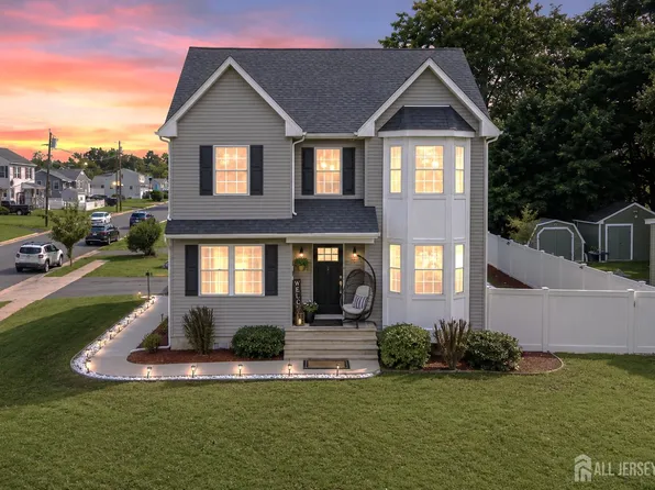 586 Dial Ave, Piscataway, NJ 08854