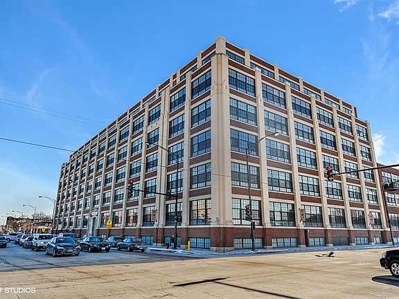 3963 W Belmont