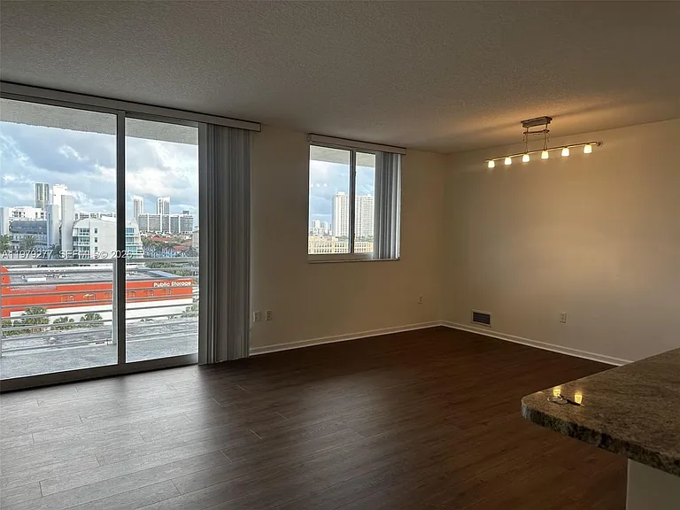 18800 NE 29th Ave #914 — Photo 9