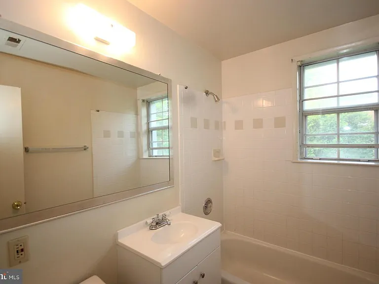 2832 S Wakefield St #C — Photo 12