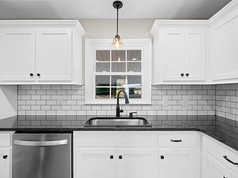 215 Hill St — Photo 12