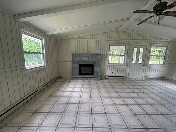 4th image of 548 Mountain Rd