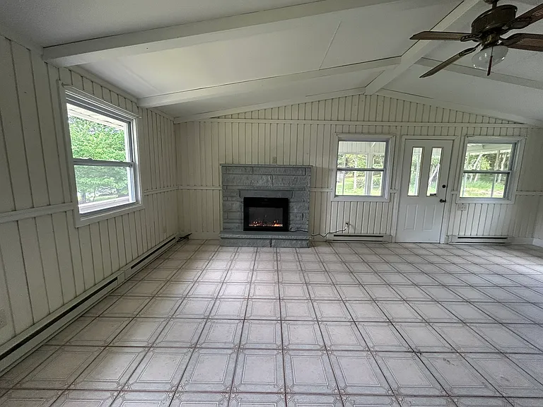 548 Mountain Rd — Photo 4