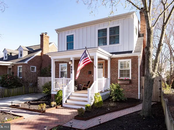 127 E Walnut St, Alexandria, VA 22301