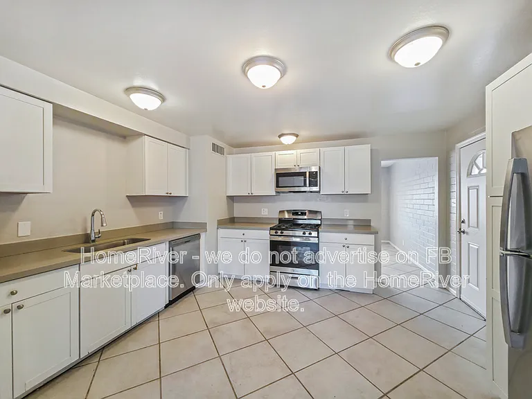 11211 W Missouri Ave — Photo 6
