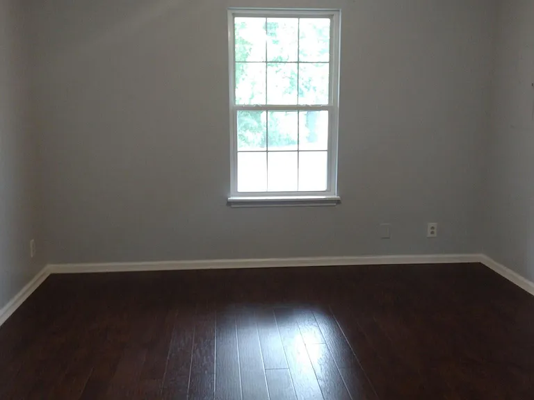 2827 Summertree Ln — Photo 3
